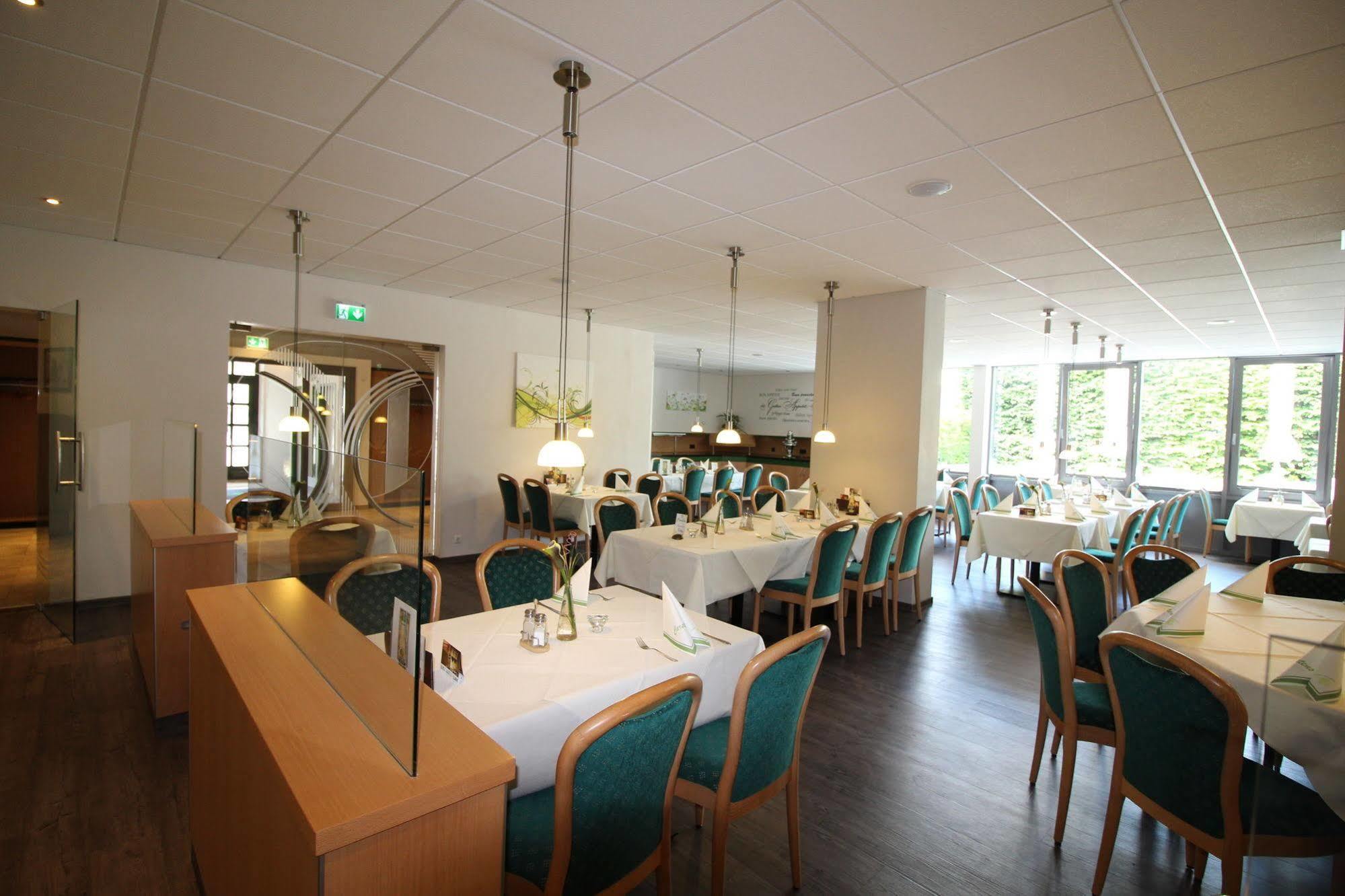 Hotel Carstens Bordesholm Exteriör bild