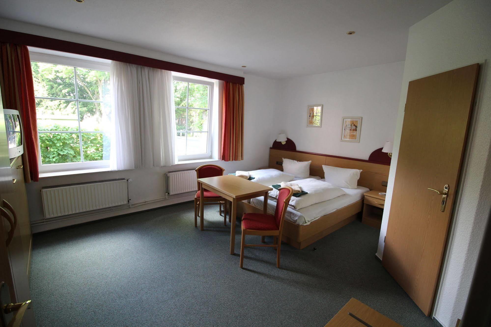 Hotel Carstens Bordesholm Exteriör bild